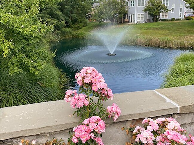 Building Photo - 141 Lakebridge Dr N