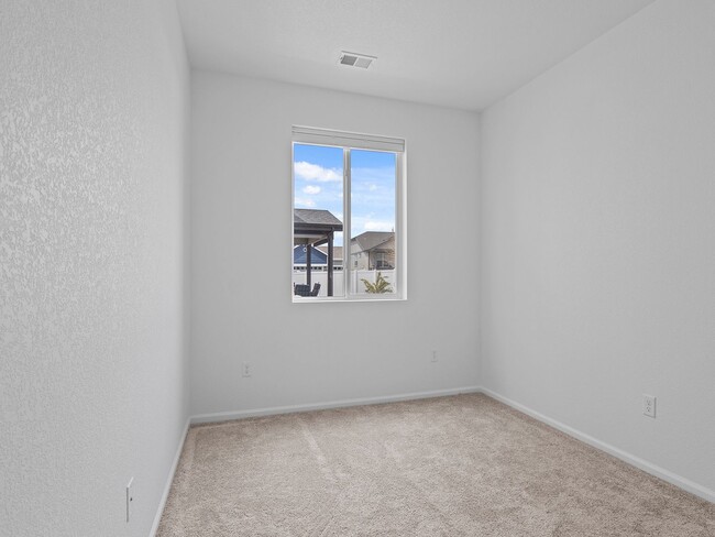 Building Photo - Modern Home With Great Amenities Available...