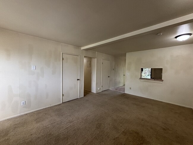 Building Photo - 599 Darwin St