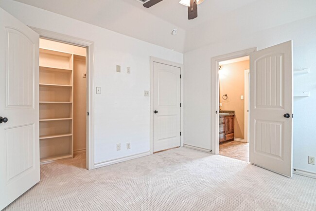 Building Photo - 5811 Oak Creek Drive