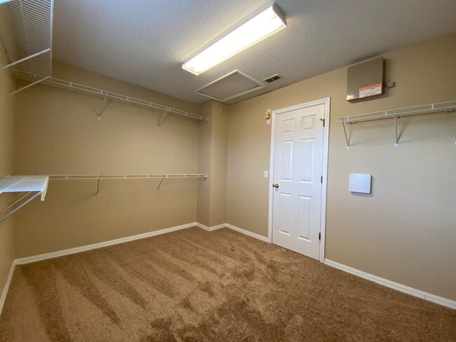 Building Photo - Oversized 3 BD / 2.5 BA with Loft