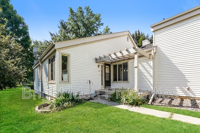 Building Photo - 373 Elan Ct