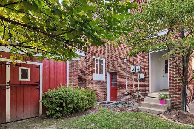 Building Photo - 7050 Amherst Ave