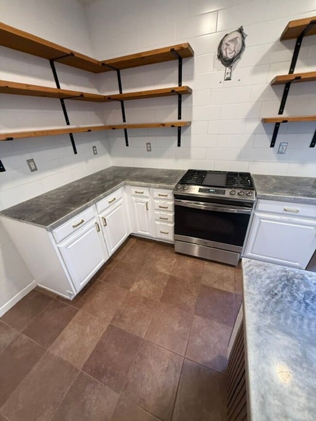 Building Photo - **Beautiful 2-Story Home Next to the Park**