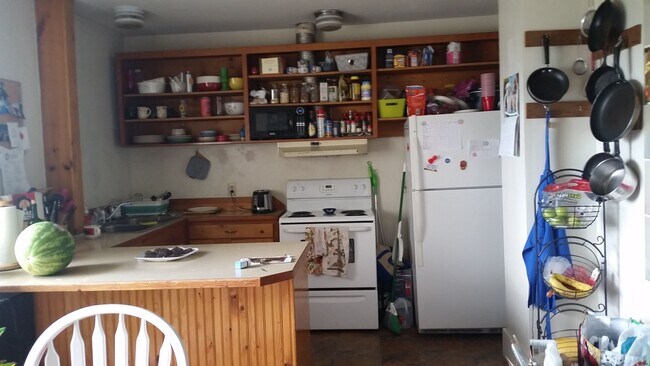 Building Photo - Bay View Living Near WWU – 1 & 3 Bedroom U...