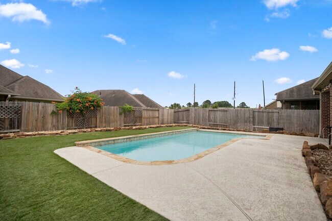 Building Photo - 22310 Taren Ct
