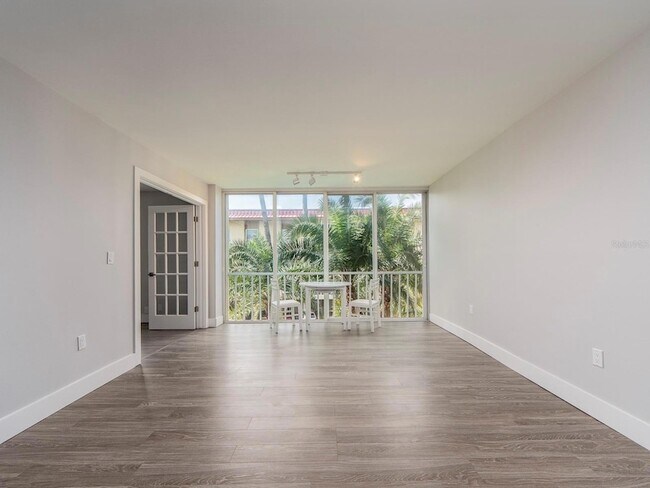 Building Photo - 121 Island Way