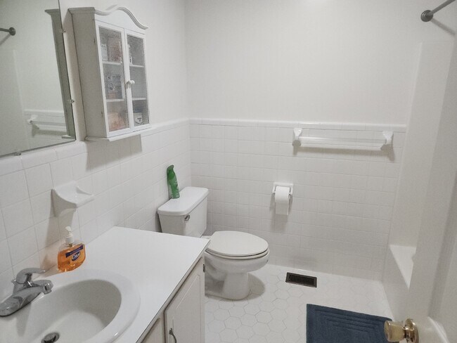 Building Photo - Single Level Three Bedroom Ranch Style Home in Ridgeland, SC!