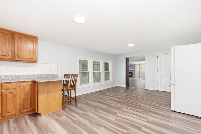 Building Photo - 2576 Plainfield Rd