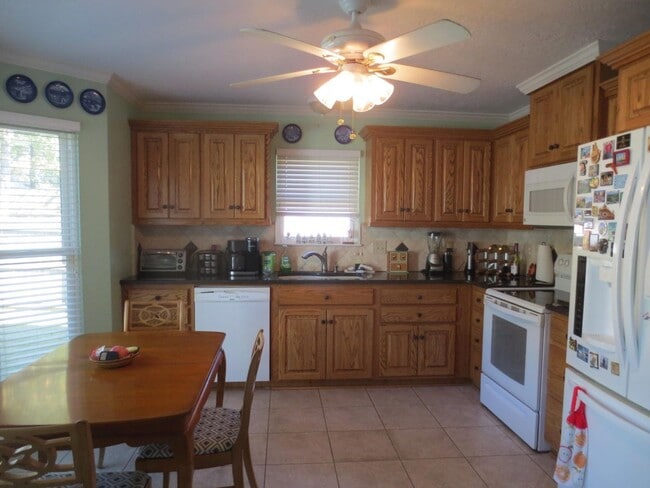 Building Photo - 1318 Maple Leaf Ct