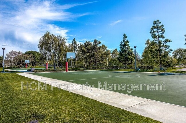 Building Photo - 315 Silk Tree