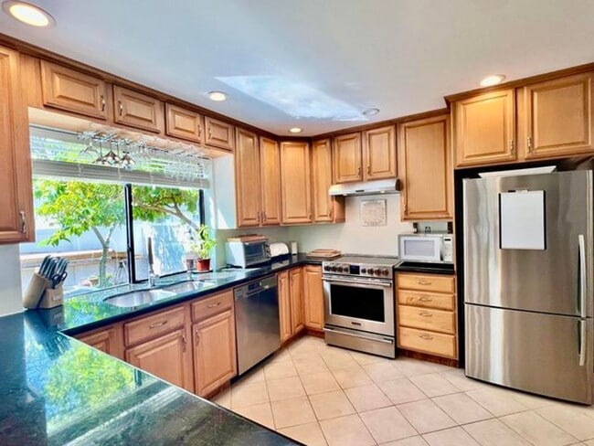 Building Photo - 5570 SW 9th Ct