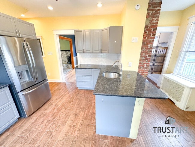 Building Photo - 4 Bedroom house in Foxchase area of North ...