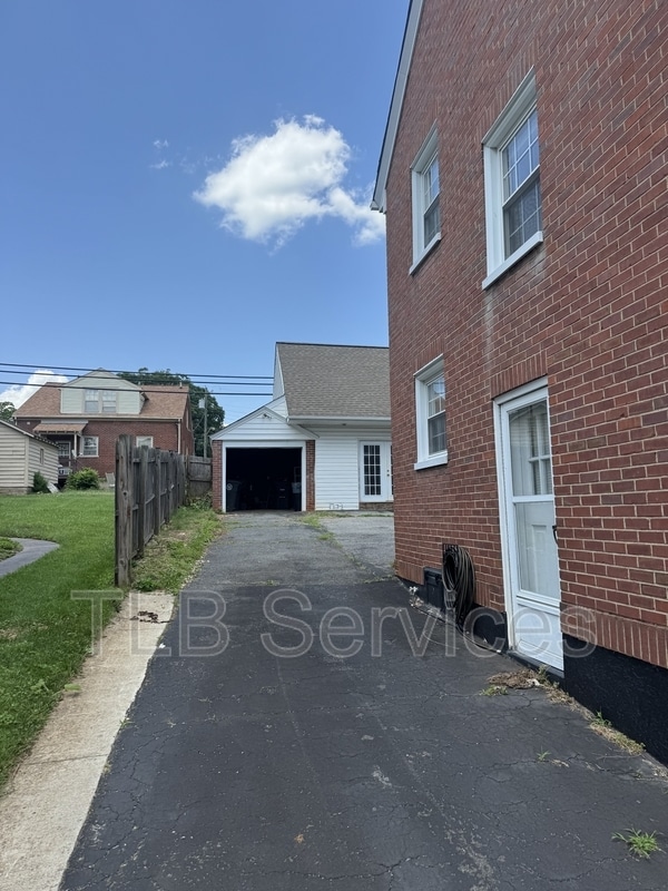 Building Photo - 310 Yeardley Ave