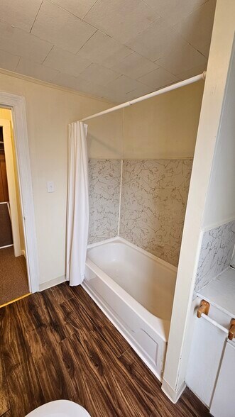 Building Photo - 160 E 2nd St