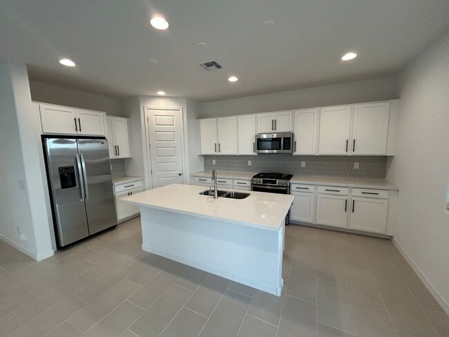 Building Photo - 25168 N 165th Ave