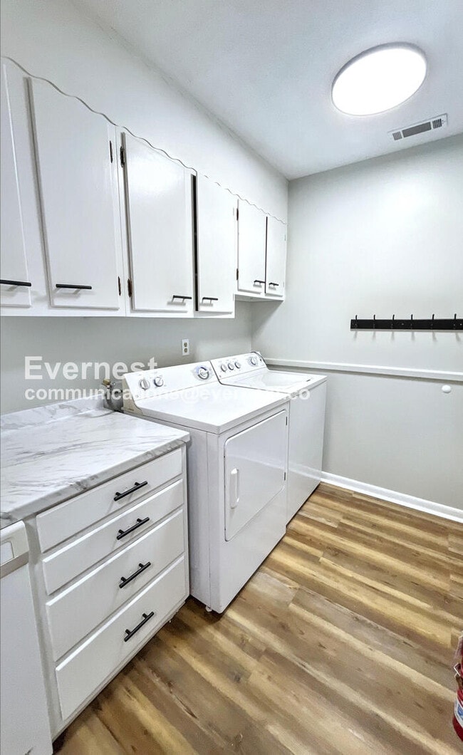 Building Photo - 1307 Brockton Dr