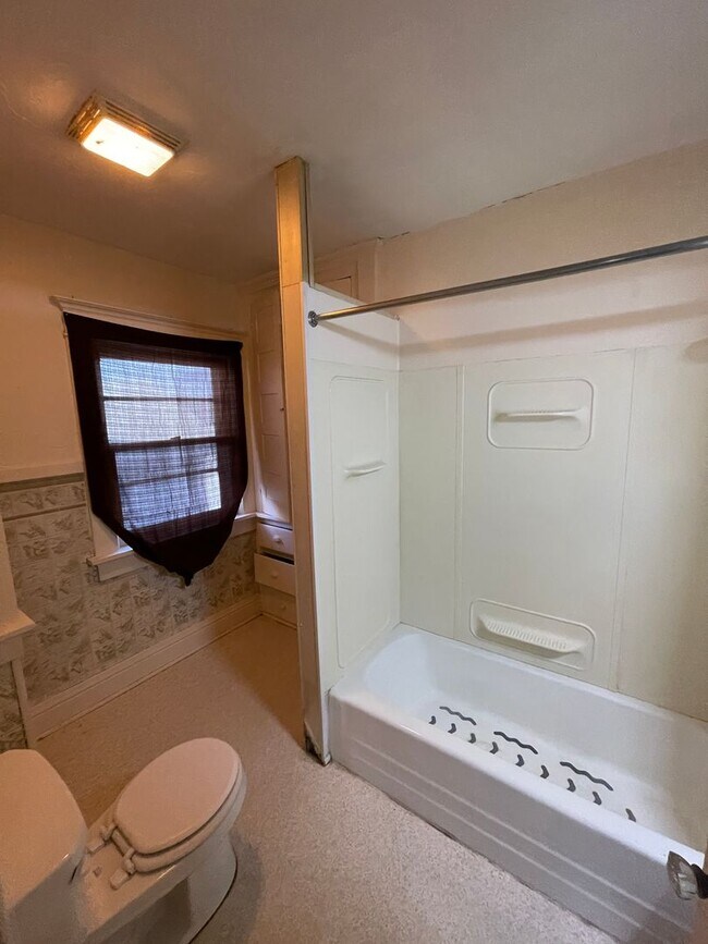 Building Photo - 723-723 1/2 South St