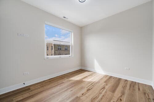Building Photo - 3992 S Lake Park Ave