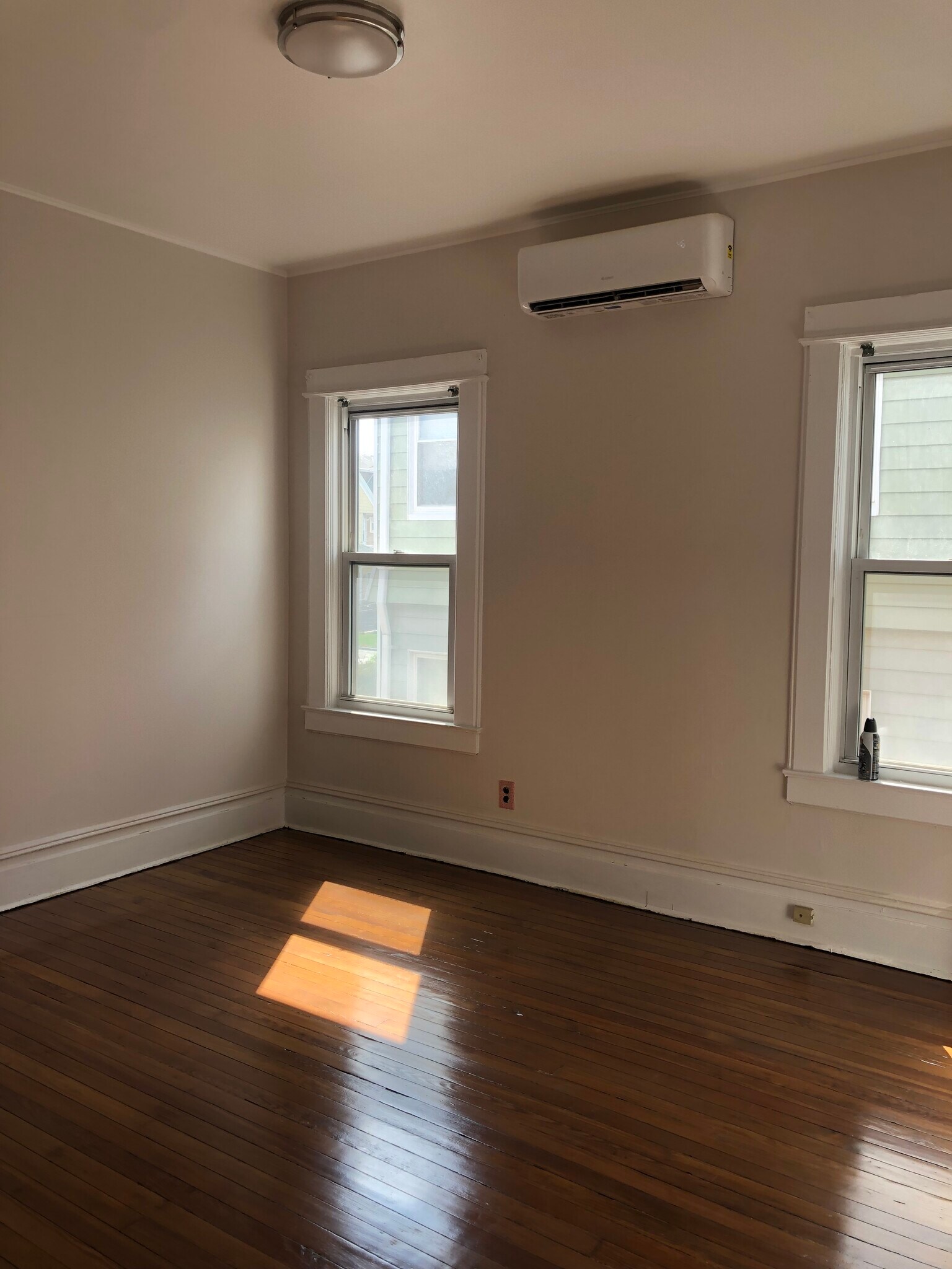 Building Photo - 25 Overlook St