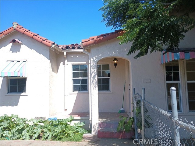 Primary Photo - 1580 N Orange Grove Ave