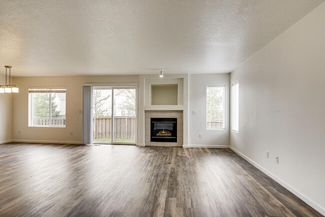 Building Photo - Great Single Family Home In Central Hillsb...