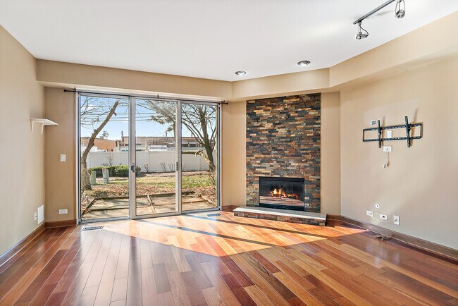 Building Photo - 1273 Cranbrook Dr