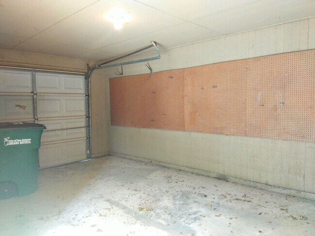 Building Photo - Two Bedroom Two Story Townhome In Amazing ...