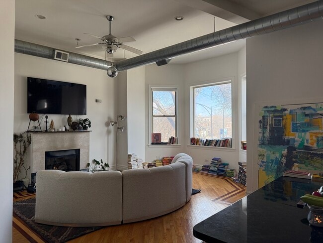 Building Photo - 5014 S King Dr
