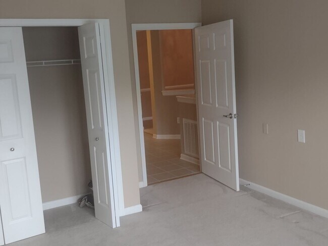 Building Photo - 812 Long Dr