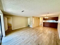 Building Photo - 1320 W Linden St