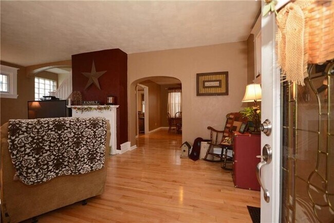 Building Photo - GORGEOUS 4 BEDROOM HOME IN THE HEART OF BEECHVIEW!