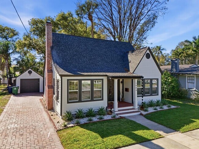 Building Photo - 1004 W Charter St