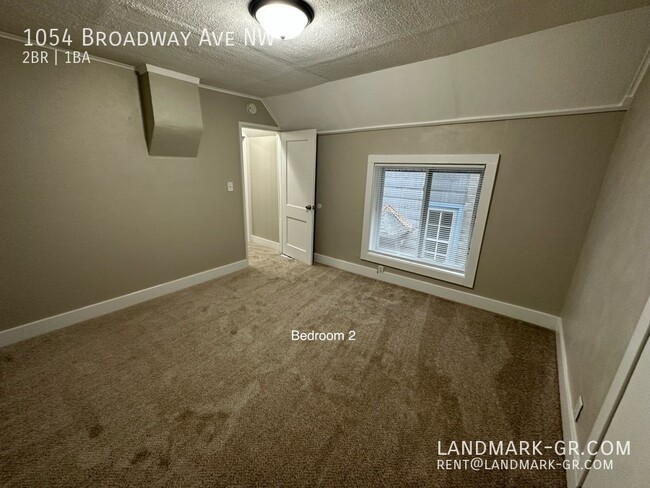 Building Photo - Updated 2-3 Bed, 1-Bath – First Month $1,0...