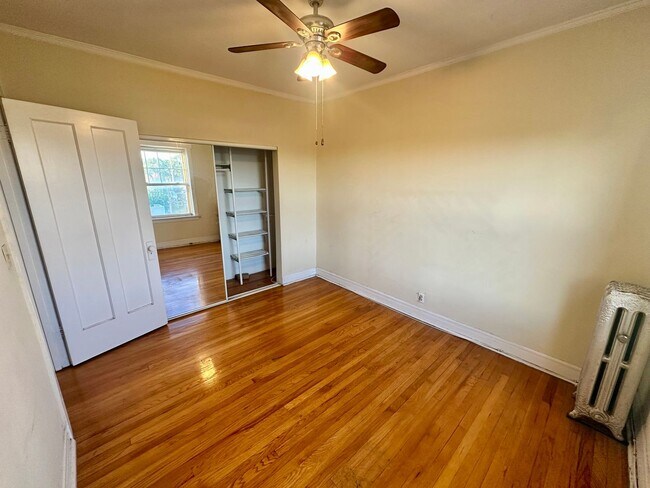 Building Photo - 4404 N Rockwell St