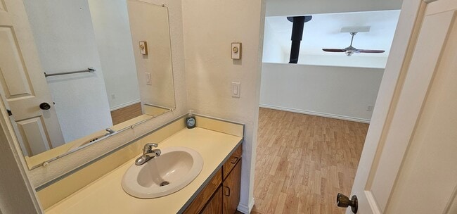 Building Photo - Newly Renovated 3Bed 1.5 Bath House Available in Heart of Bozeman