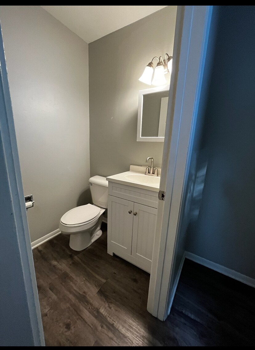 Half bath - 6619 Hillside Ln