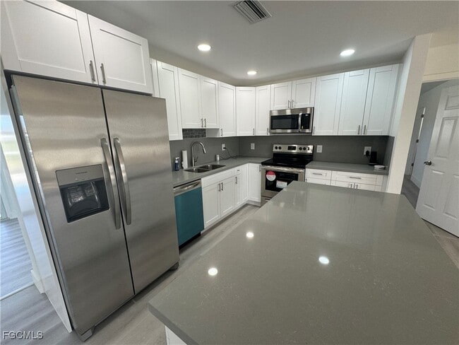 Building Photo - 1806 SE 15th Pl