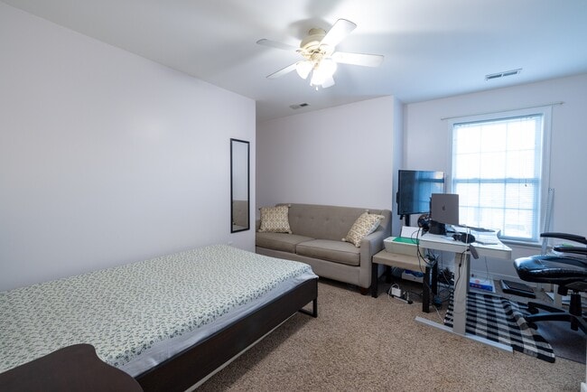 Building Photo - 305 Jamerson Ct