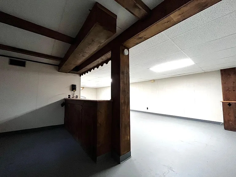 Building Photo - 880 Gladiola Dr