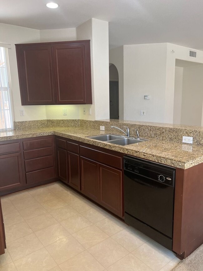 Building Photo - Wonderful Eastlake Townhome, 3 bedroom, 2.5 bath home, 2 car garage!