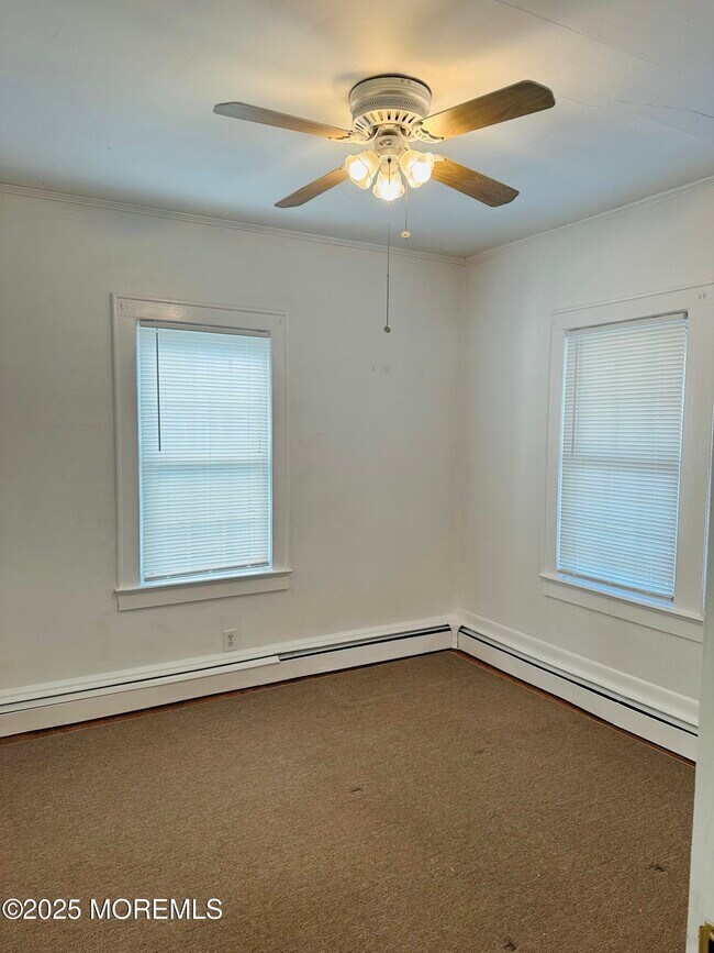 Building Photo - 213 Park Pl Ave