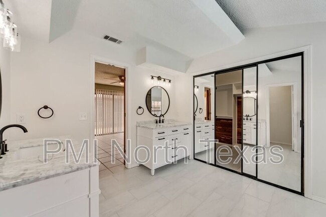 Building Photo - 3009 Malibu Pl