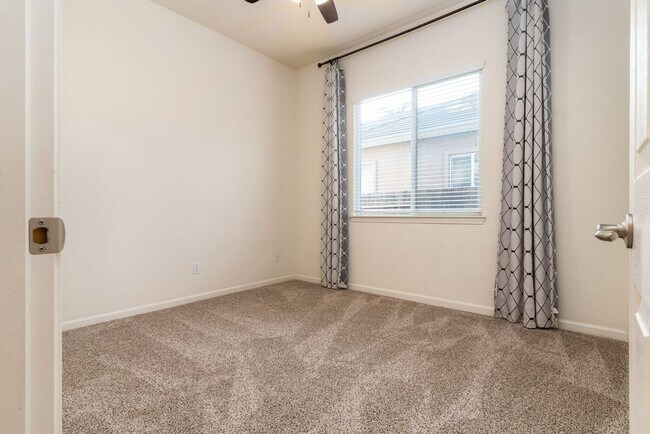 Building Photo - 3350 W Stewart Ave