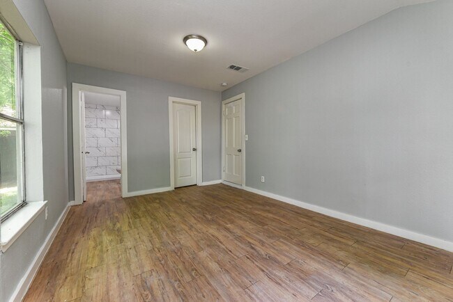 Building Photo - Affordable 3BD/2BA single-family unit!