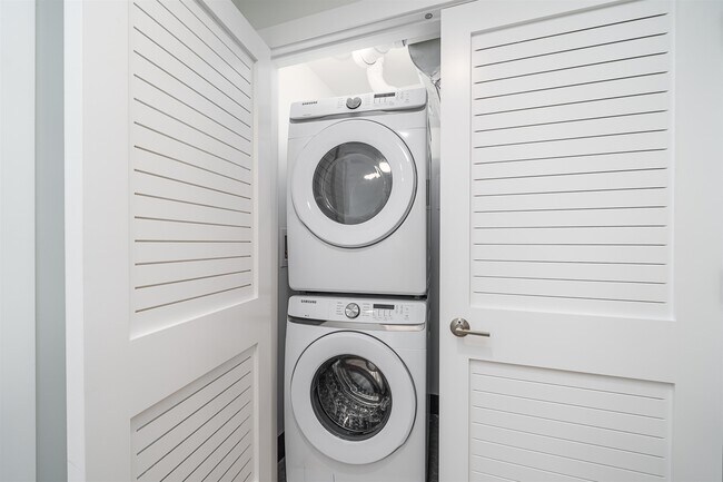 Building Photo - 418 Palisade Ave