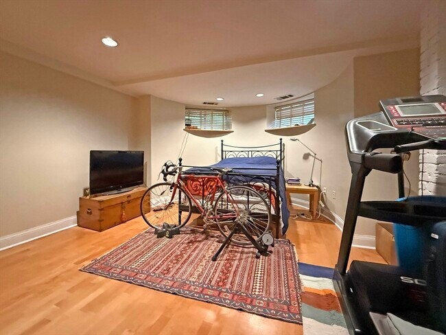 Building Photo - 95 Gainsborough St