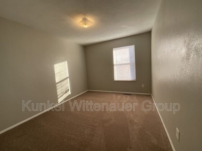 Building Photo - 415 Williamsburg Dr