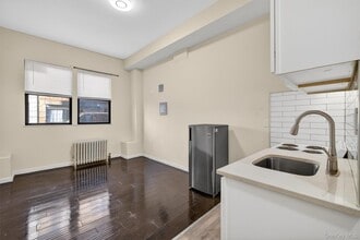 Building Photo - 158 Willow St