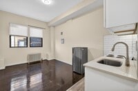 Building Photo - 158 Willow St